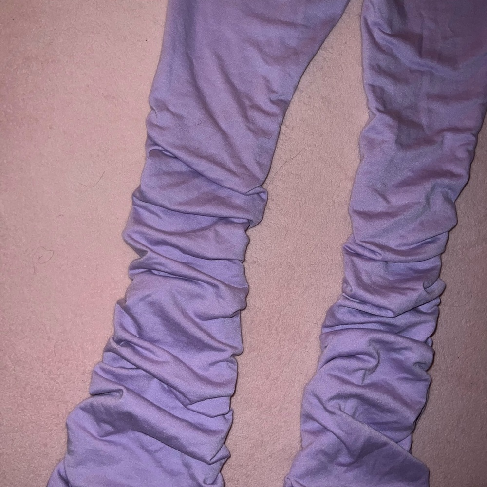 Fashion Nova Lavender Ruched Leggings - Picture 3 of 3